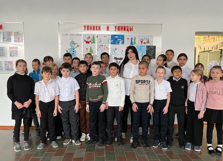 На занятиях кружка Точки роста «Акварель».